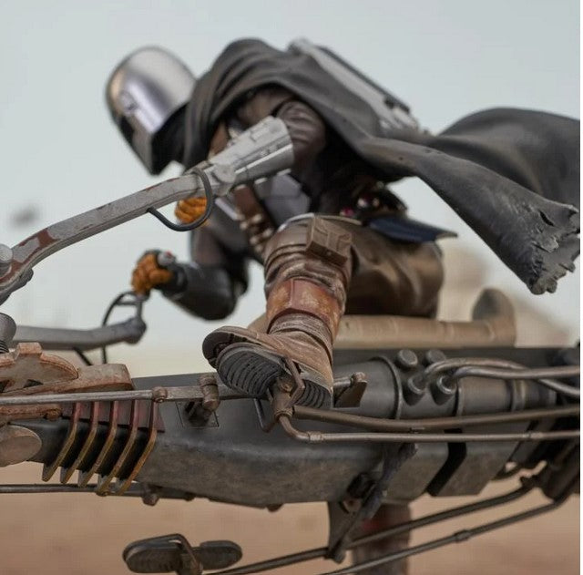 Star Wars Premier Collection: Mandalorian Din Djarin w/ Speeder Bike Statue