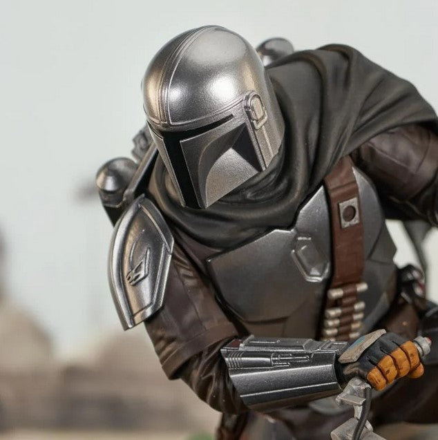 Star Wars Premier Collection: Mandalorian Din Djarin w/ Speeder Bike Statue