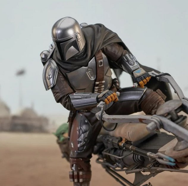 Star Wars Premier Collection: Mandalorian Din Djarin w/ Speeder Bike Statue