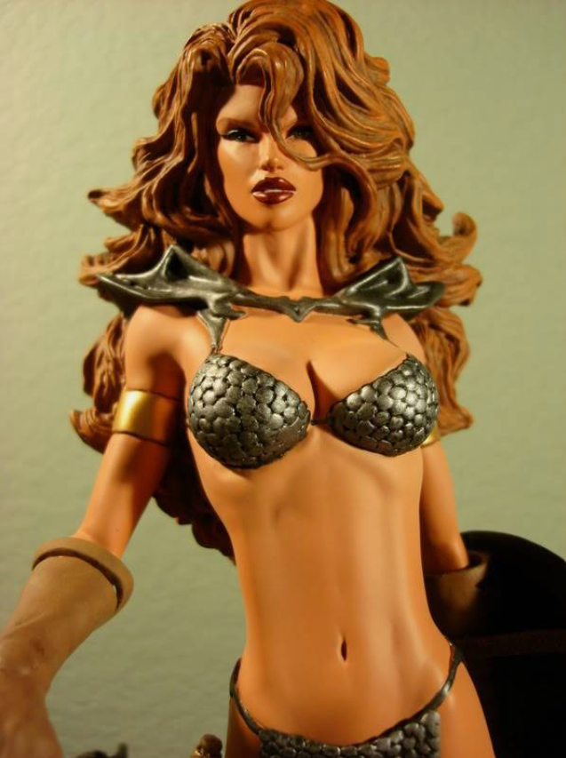 Dynamite Red Sonja She-devil with a Sword Michael Turner Statue