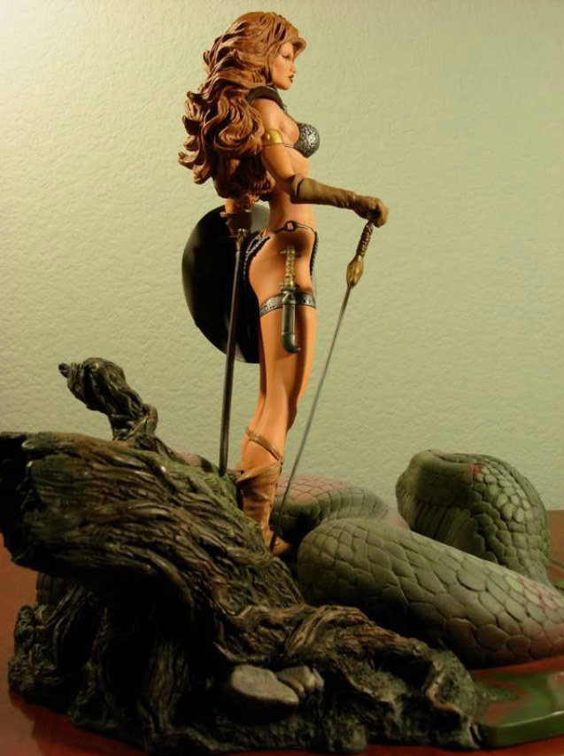 Dynamite Red Sonja She-devil with a Sword Michael Turner Statue