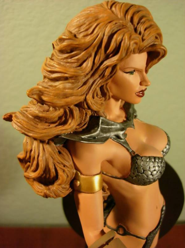 Dynamite Red Sonja She-devil with a Sword Michael Turner Statue